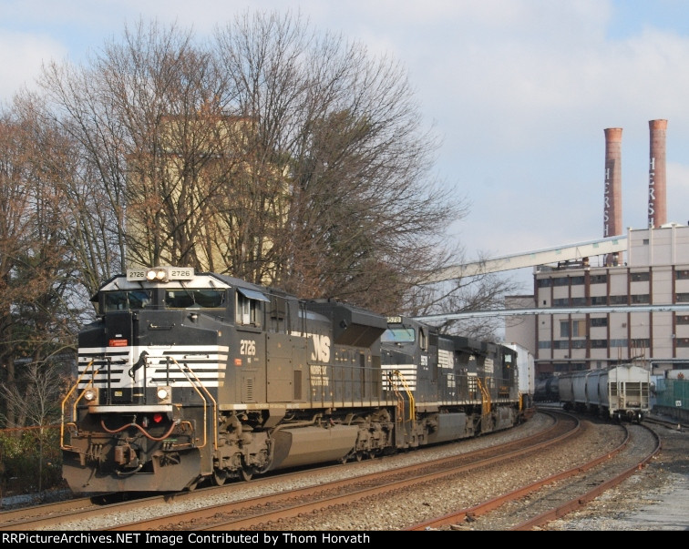 NS 21M is westbound past the Hershey chocolate plant